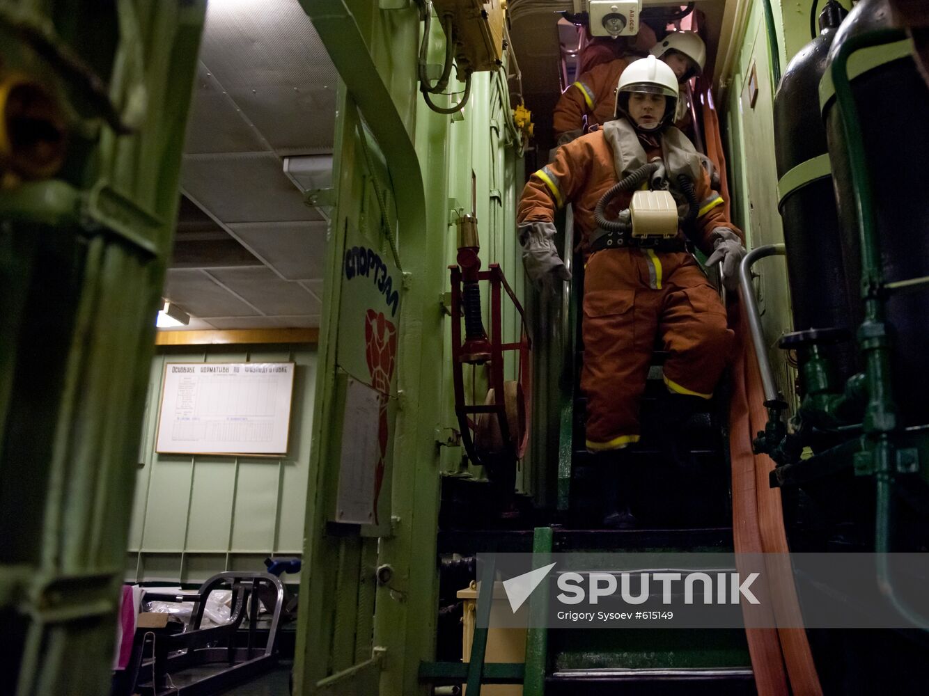 Pyotr Veliky missile cruiser crew routine
