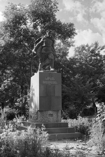Unan Avetusyan Monument