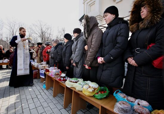 Consecration of Easter cakes in Vladivostok