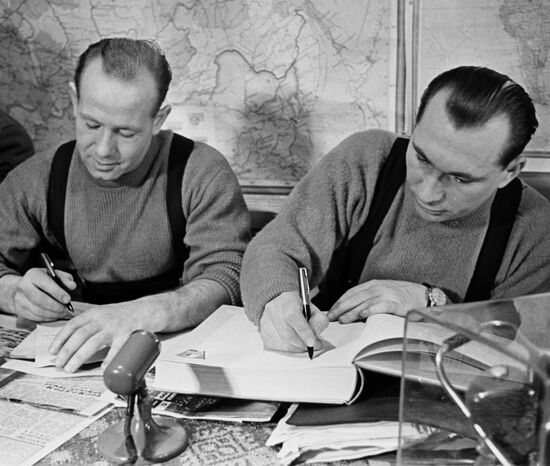 Pilot-cosmonauts Alexey Leonov and Pavel Belyayev at press conference in Perm