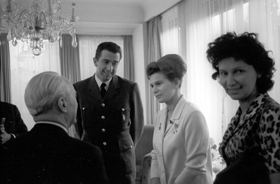 Valentina Nikolayeva-Tereshkova on the visit to baron Kronecker
