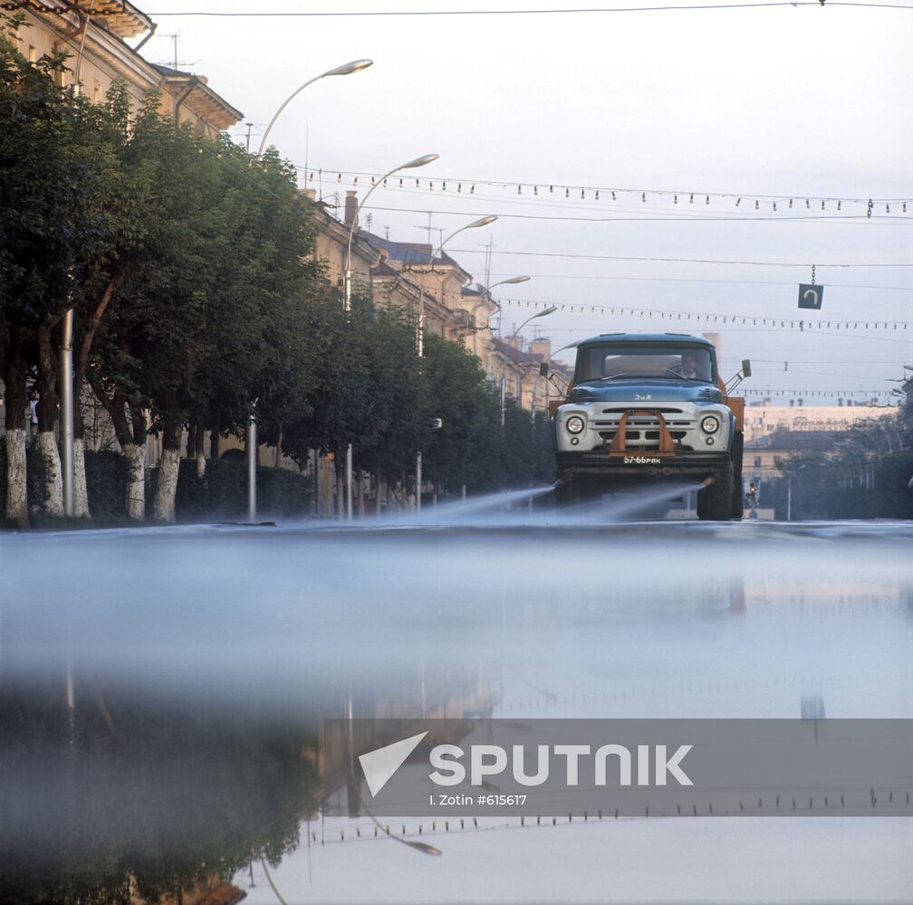 Street sprinkler