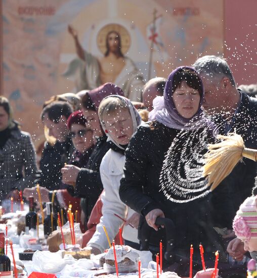 Consecration of Easter cakes at Moscow's Donskoi Monastery
