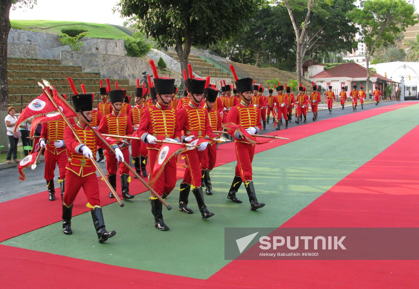 Soldiers of Venezuelan presidential regiment