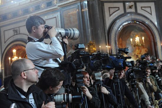 Journalists at Cathedral of Christ the Savior in Moscow