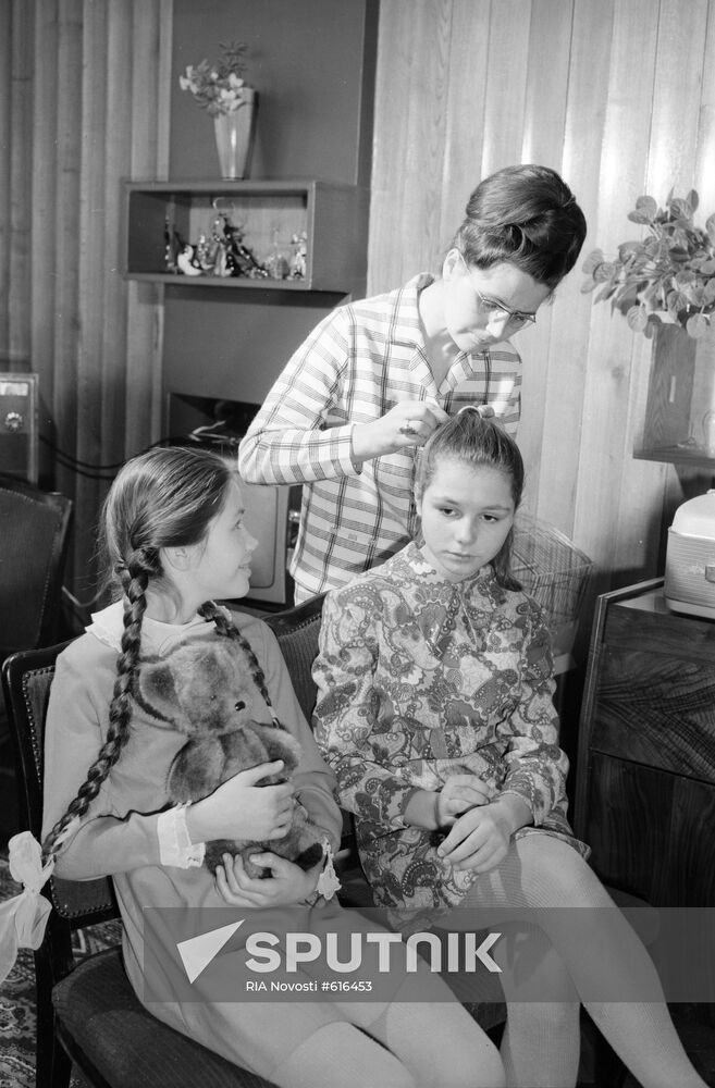 Valentina Gagarina with her daughters Elena and Galina