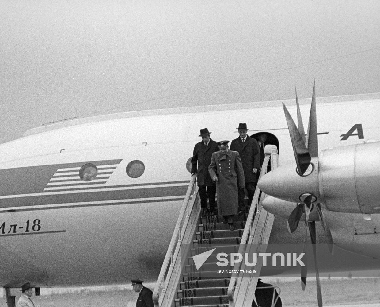 Arrival of the space ship "Voskhod" crew to Vnukovo airport