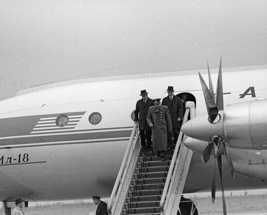Arrival of the space ship "Voskhod" crew to Vnukovo airport