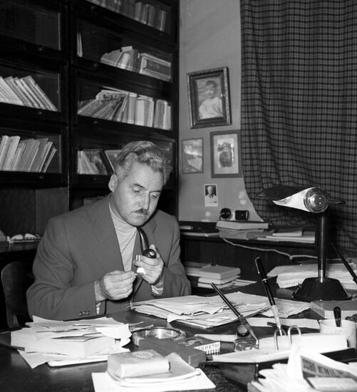 Soviet writer Konstantin Simonov