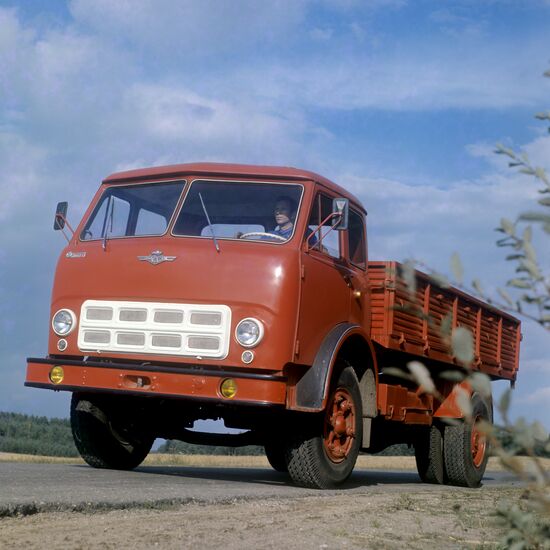 Tip-up truck MAZ-500A