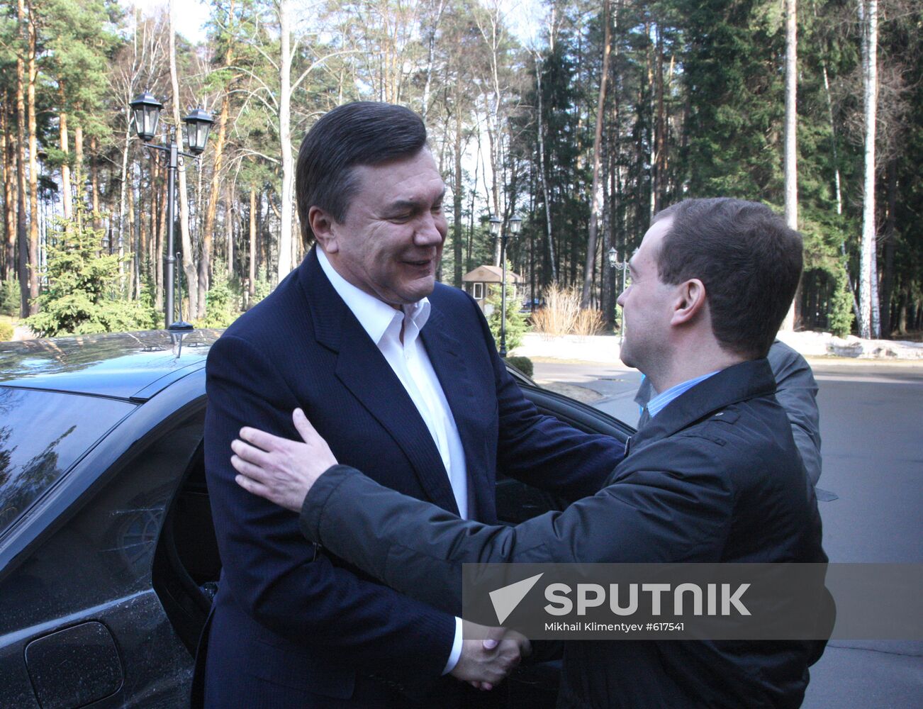 Dmitry Medvedev meets with Viktor Yanukovych