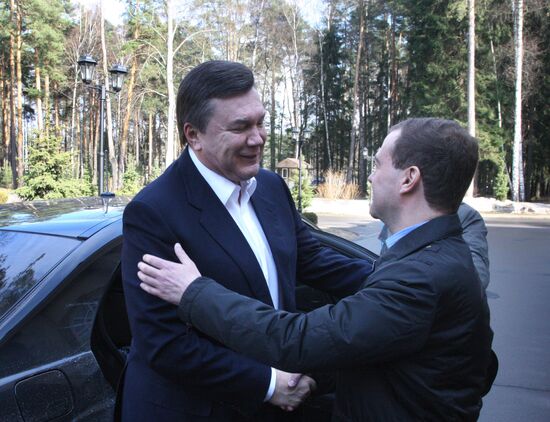 Dmitry Medvedev meets with Viktor Yanukovych