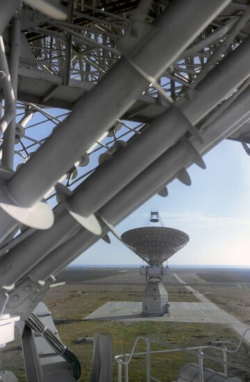 Antenna system of the Long-range Space Communication Center