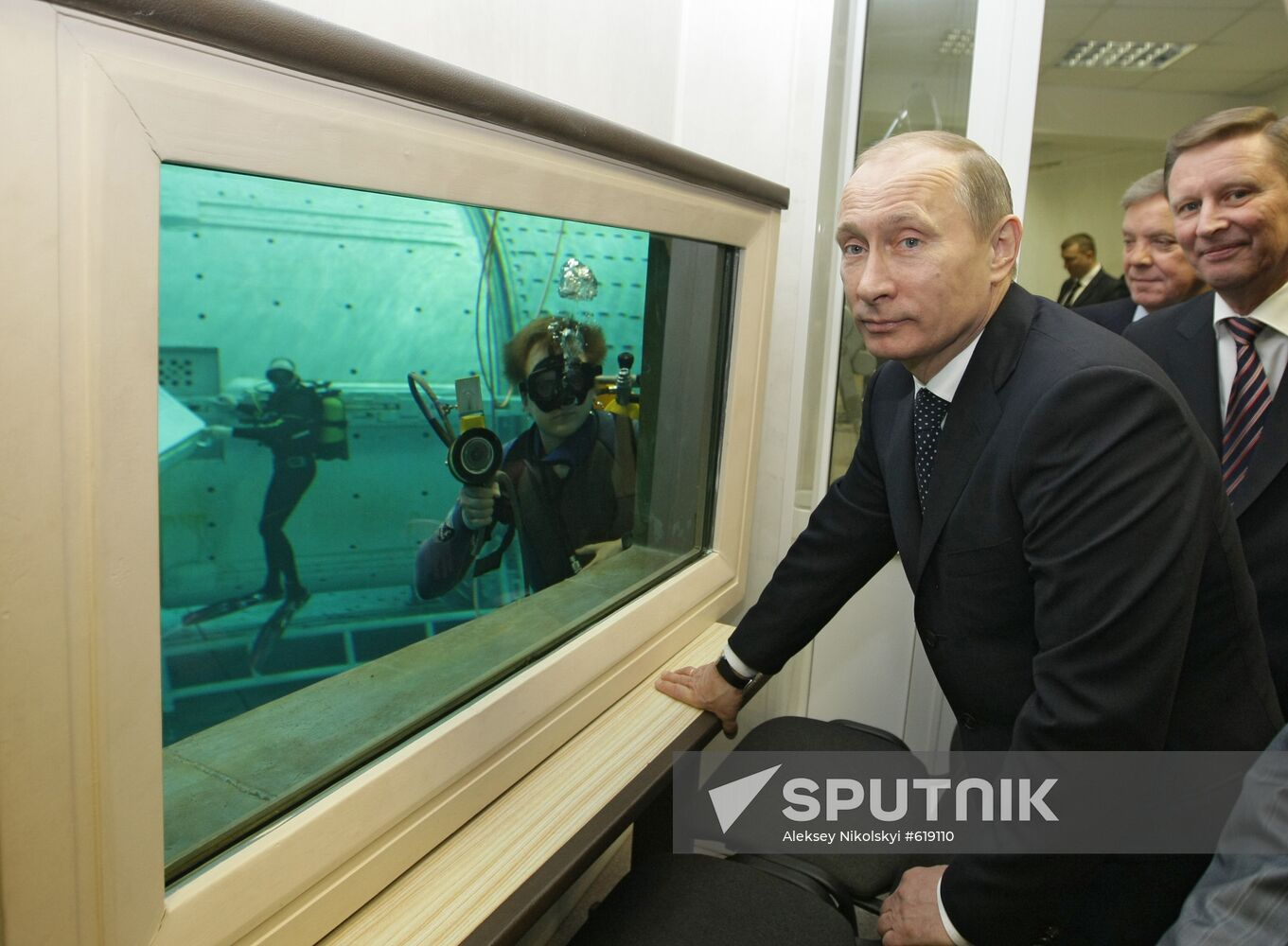 Vladimir Putin visits Gagarin Cosmonaut Training Center