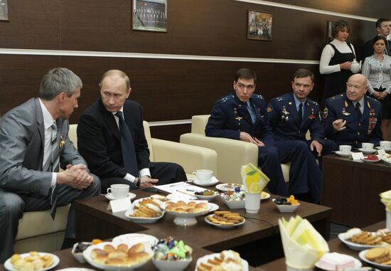 Vladimir Putin meets with cosmonauts at Star City
