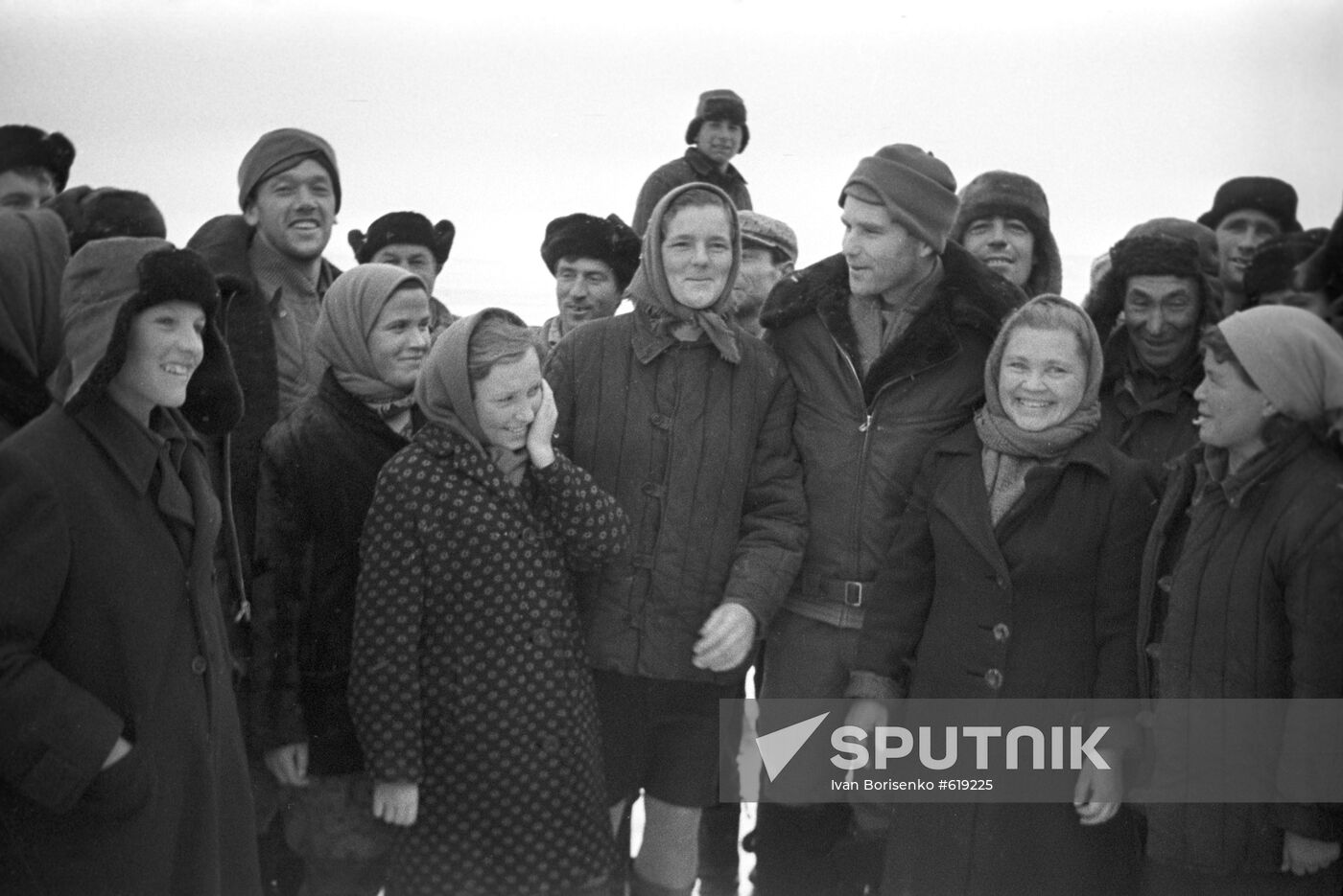 Residents of Karaganda Region greeting the cosmonauts of the Soyuz-8 crew