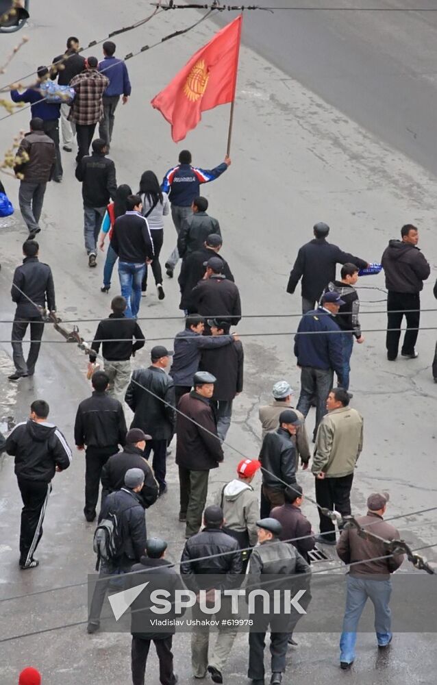 Street riots sweep through Bishkek