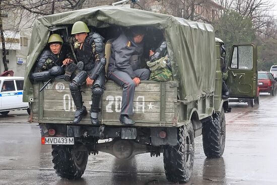Street riots sweep through Bishkek