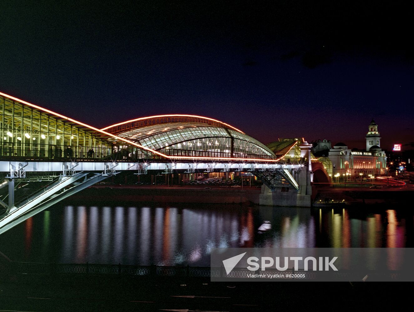 Kievsky footbridge