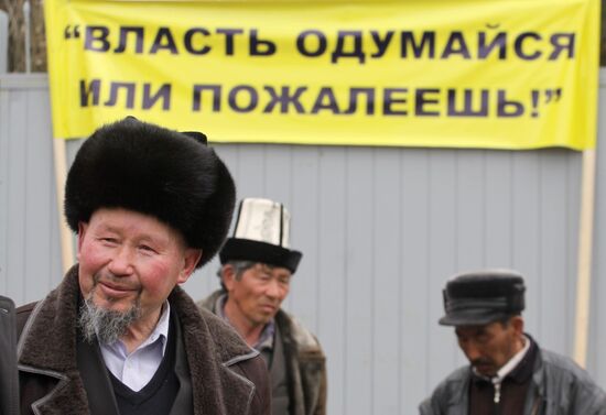 Bishkek opposition activists stage rally