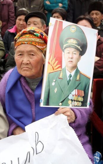 Bishkek opposition activists stage rally