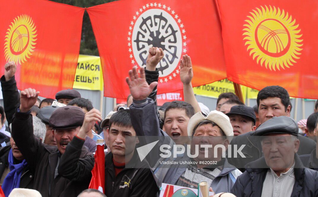 Bishkek opposition activists stage rally