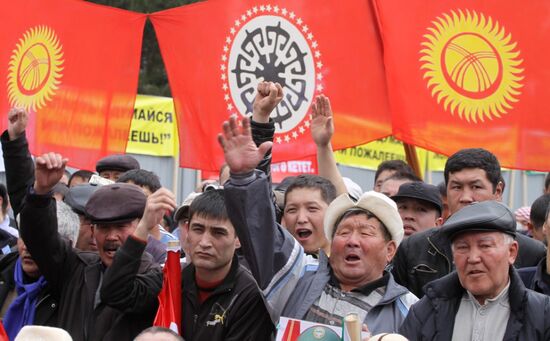 Bishkek opposition activists stage rally