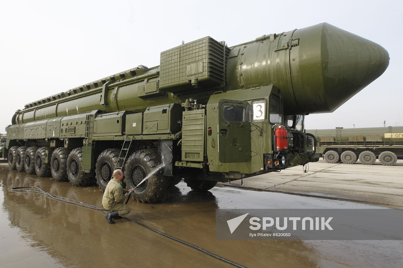 Topol M missile system shown at Alabino range