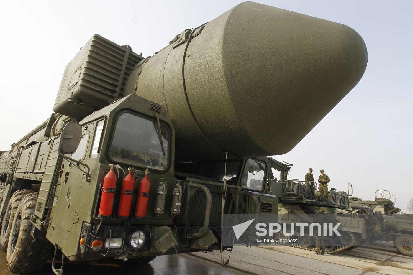 Topol M missile system shown at Alabino range