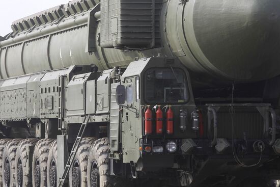 Topol M missile system shown at Alabino range