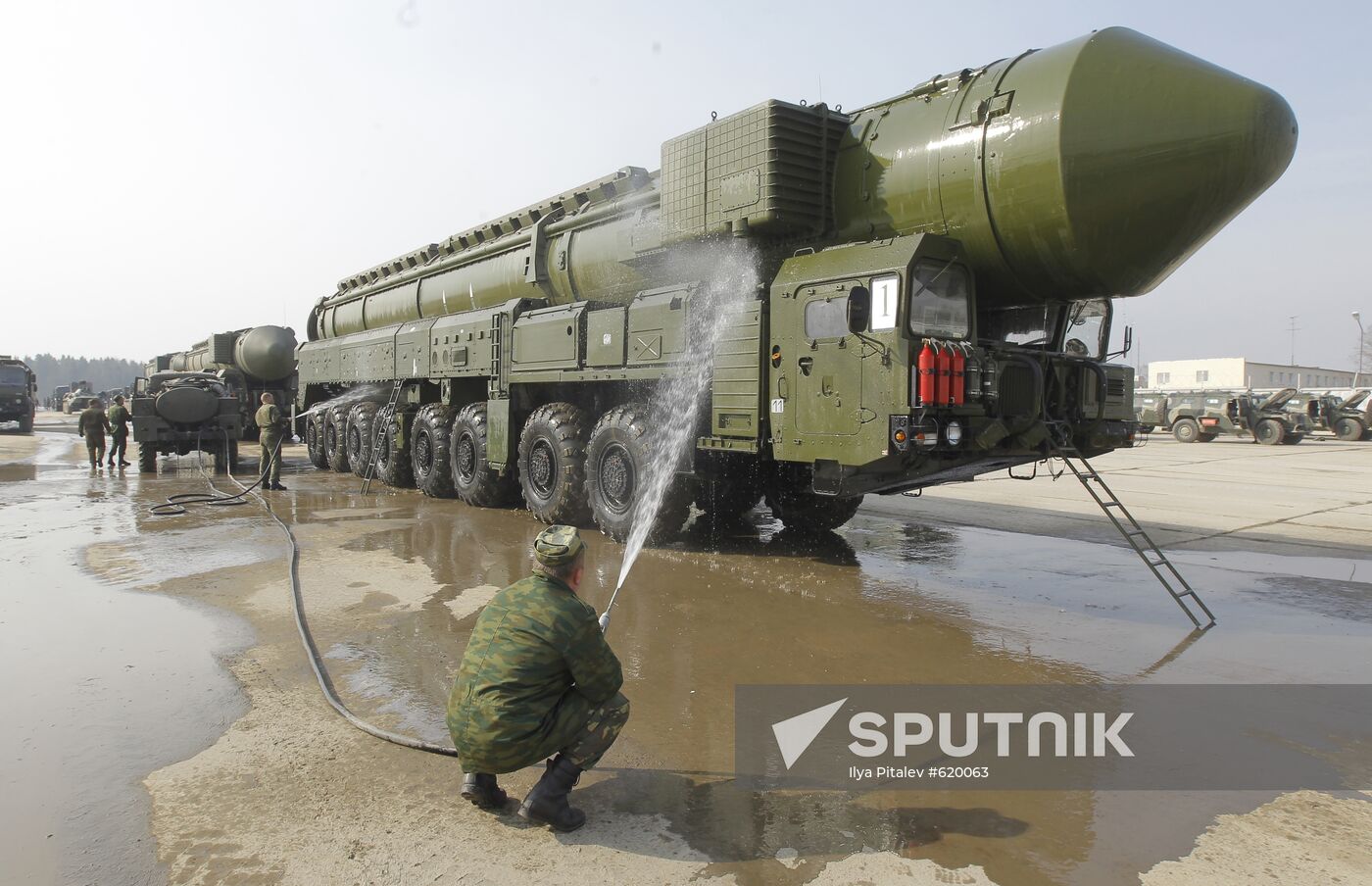 Topol M missile system demonstration at Alabino training ground