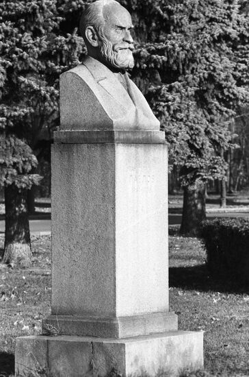 Monument to Ivan Pavlov