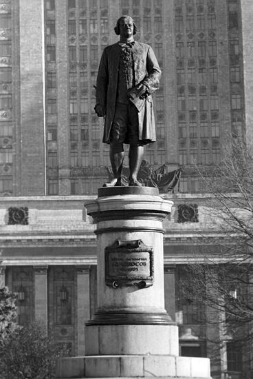 Monument to Mikhail Lomonosov