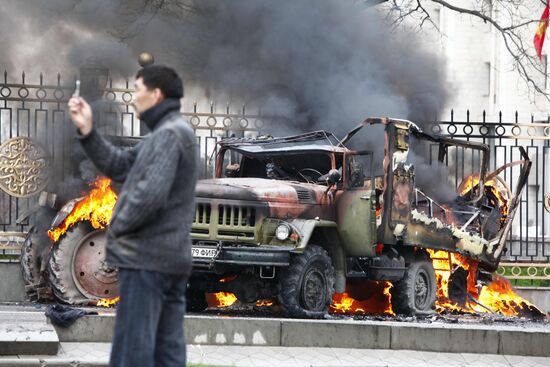 Street riots sweep through Bishkek