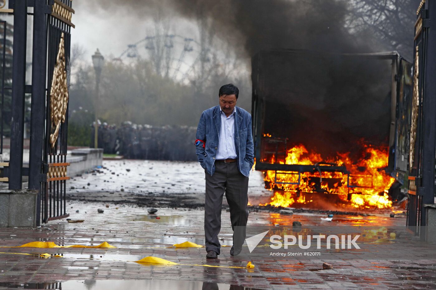 Street riots sweep through Bishkek