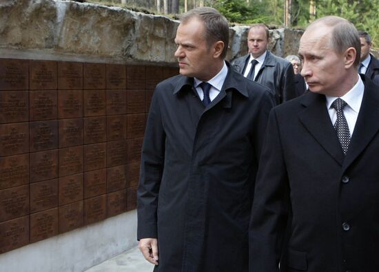 Vladimir Putin visits Katyn memorial