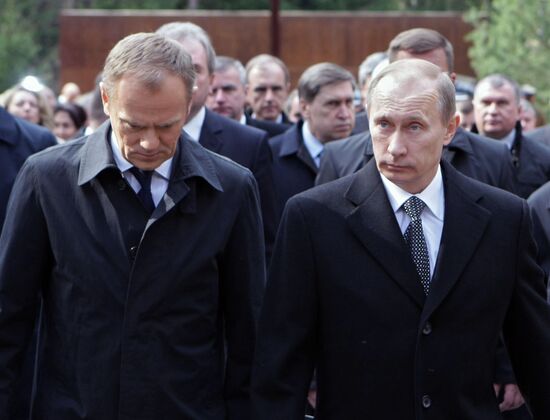 Vladimir Putin visits Katyn memorial