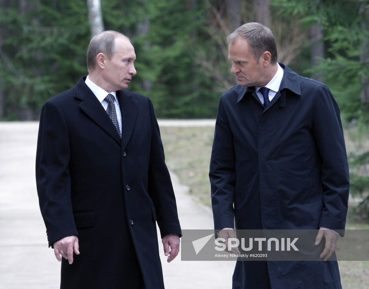 Vladimir Putin visits Katyn memorial