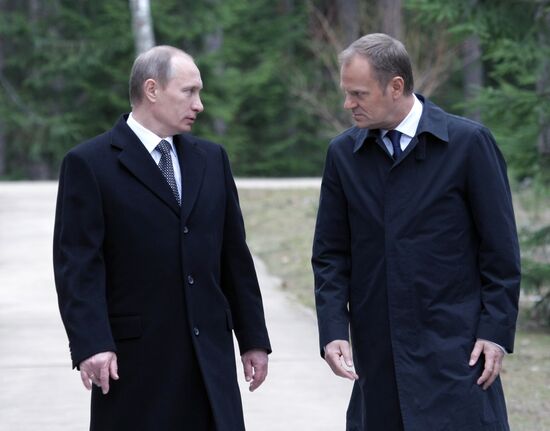 Vladimir Putin visits Katyn memorial