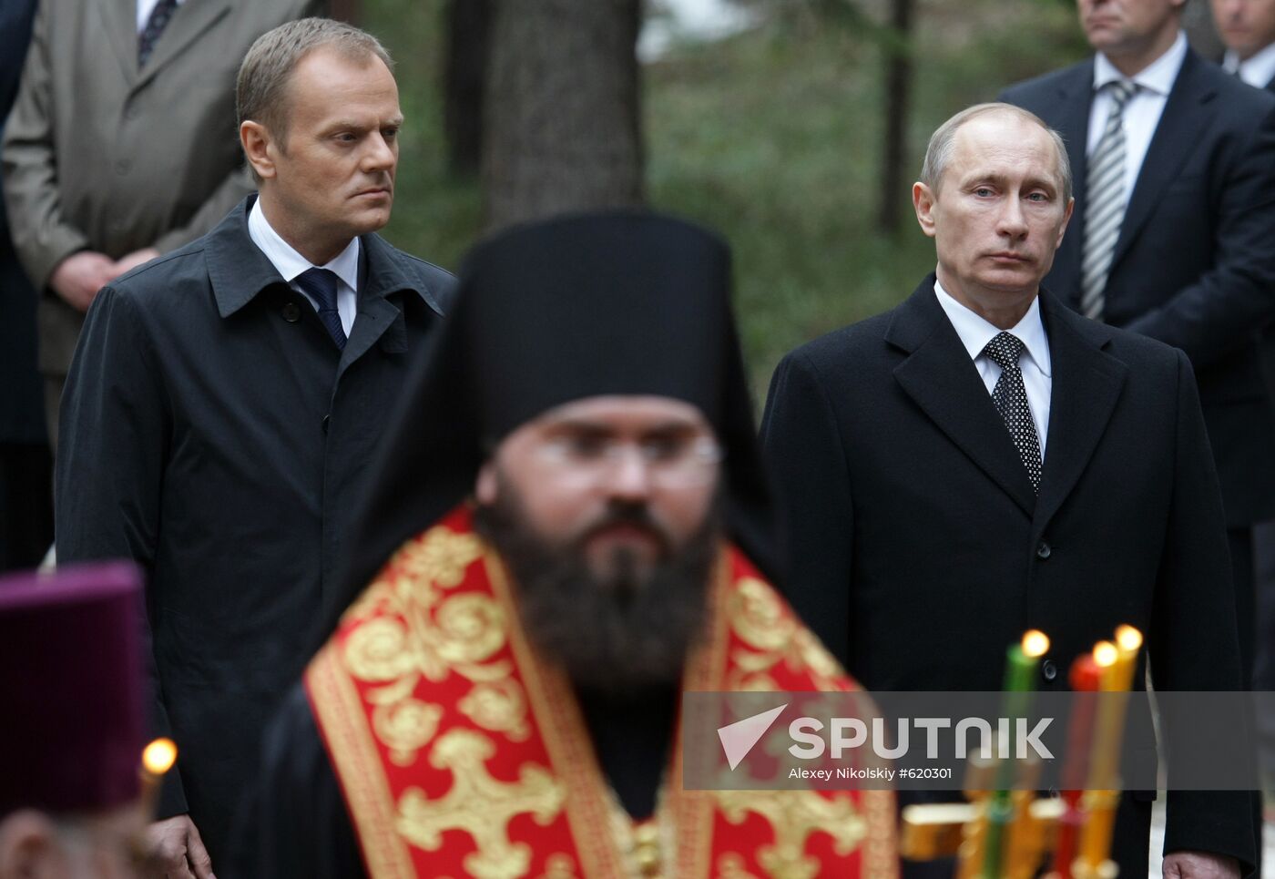 Vladimir Putin visits Katyn memorial