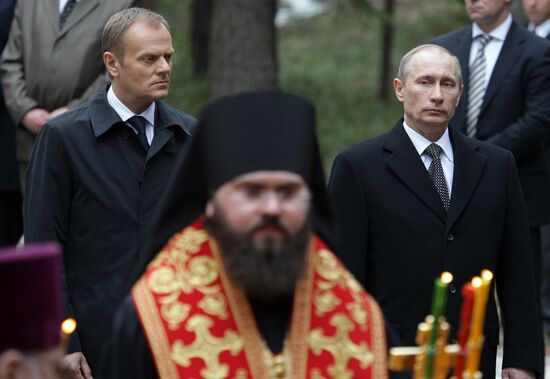 Vladimir Putin visits Katyn memorial