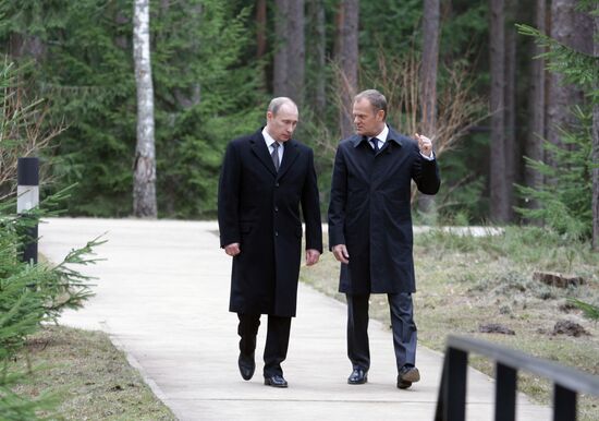 Vladimir Putin visits Katyn memorial