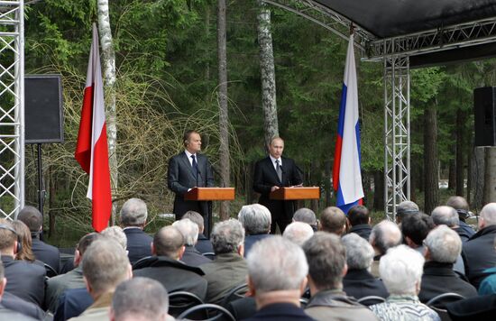 Vladimir Putin visits Katyn memorial