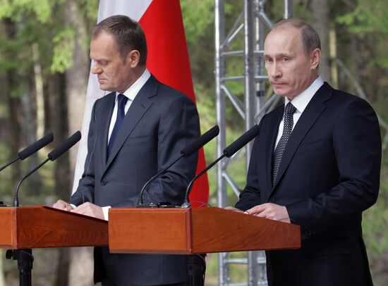 Vladimir Putin visits Katyn memorial