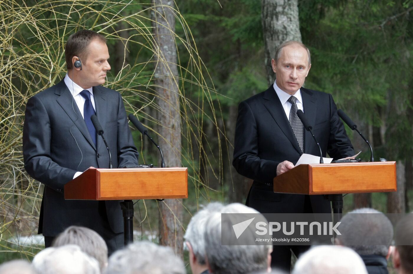 Vladimir Putin visits Katyn memorial