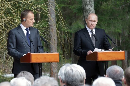 Vladimir Putin visits Katyn memorial