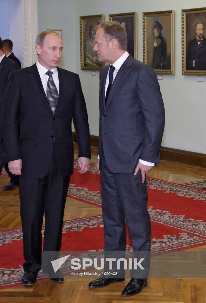 Vladimir Putin meets with Donald Tusk