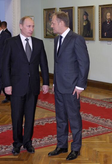 Vladimir Putin meets with Donald Tusk
