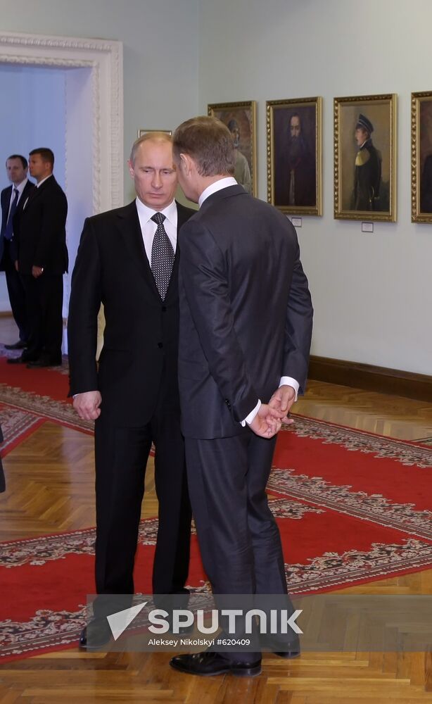 Vladimir Putin meets with Donald Tusk