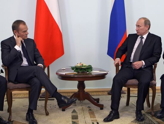 Vladimir Putin meets with Donald Tusk